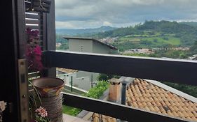 Quarto com vista para montanhas a 5 minutos da Estrada do Vinho